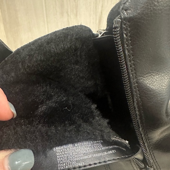 Cat & Jack Black Zip Up Sneaker Boots Size 5 🥳HOST PICK🥳 - Picture 8 of 11